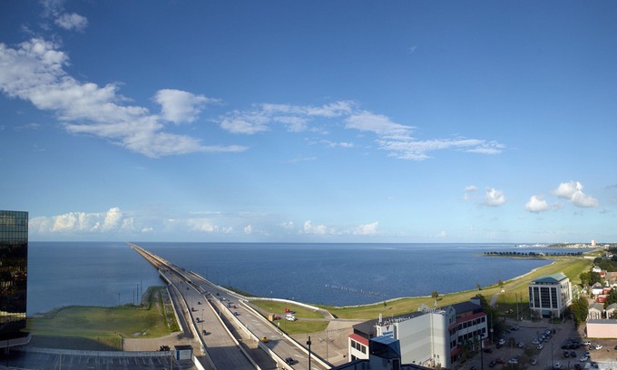 Metairie Hotel | New Orleans Marriott Metairie at Lakeway