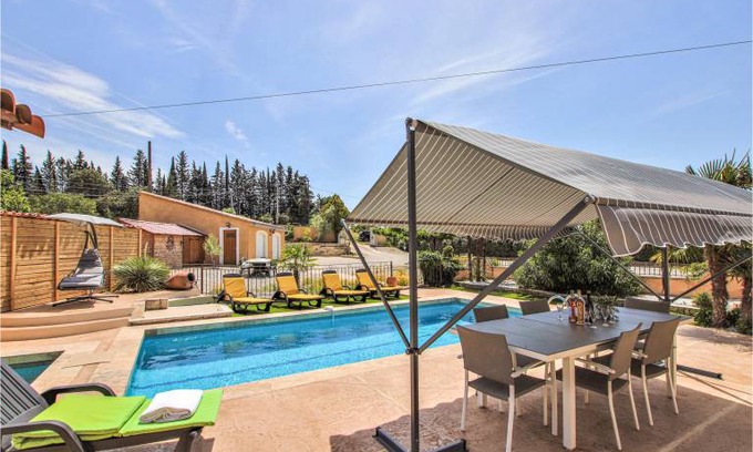 Caromb House | Le Chalet et Les palmiers