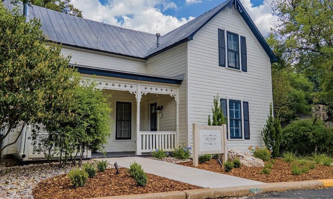 Fredericksburg Apartment | Hot Tub, King Bed, Walk to Main, Luxe Bath - No. 1