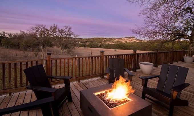 Fredericksburg House | Hot Tub, 2 Br, Full Kitchen - Cedar Haus