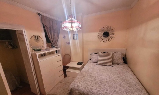 Bloomingdale House | Cozy Bedroom in Bloomindale D.C.