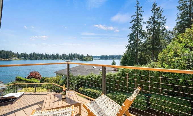 Lakewood Villa | Casa Cielo NEW! Steilacoom Lakefront Retreat