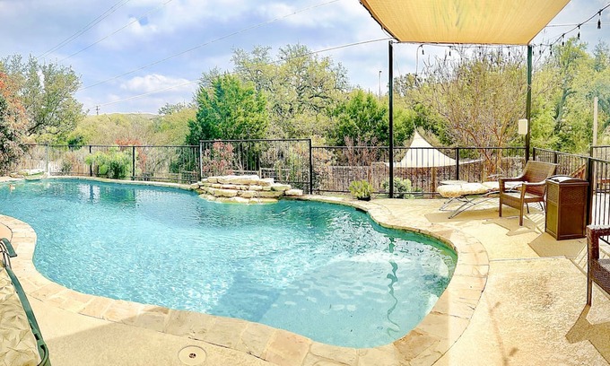Stone Oak House | Luxurious Stone Oak resort-style home