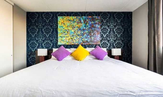 Kensington Apartment | Kensington Modern 2 Bedroom Apartment- Parking Included
