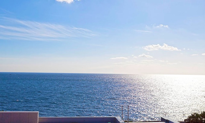 Namwon Apartment | Orojeju : The attentive studio devoted to the basics with majestic ocean view