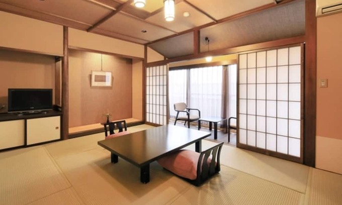 Kaminoyama House | Standard Shunsai Japanese Kaiseki Plan Renovate / Kaminoyama Yamagata