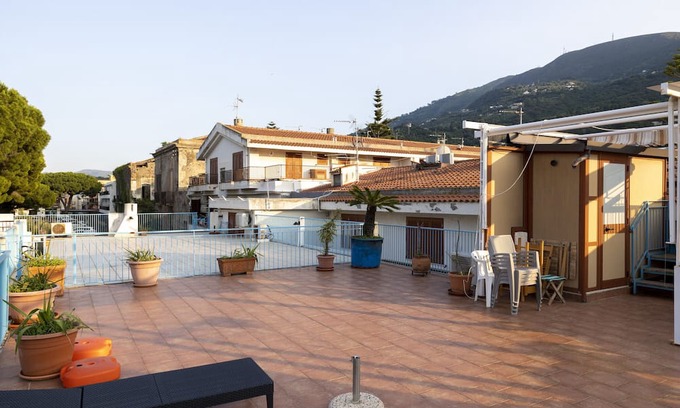 San Giorgio House | Holiday Home 'La Terrazza' with Sea View, Private Terrace and Air Conditioning