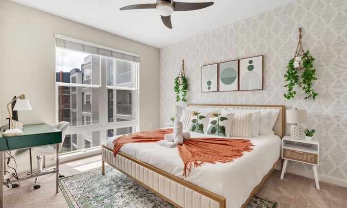 Courier City - Oscawana Apartment | Bleecker 1-430 · Luxury king suite - POOL - GYM - FREE parking - H