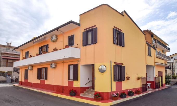 Campora San Giovanni Apartment | Enjoy a relaxing vacation in this bright and friendly apartment Campora San Giovanni.