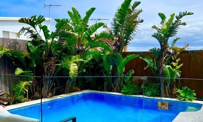 Maroubra House | Resort Style home close to Beach with Pool & Sauna