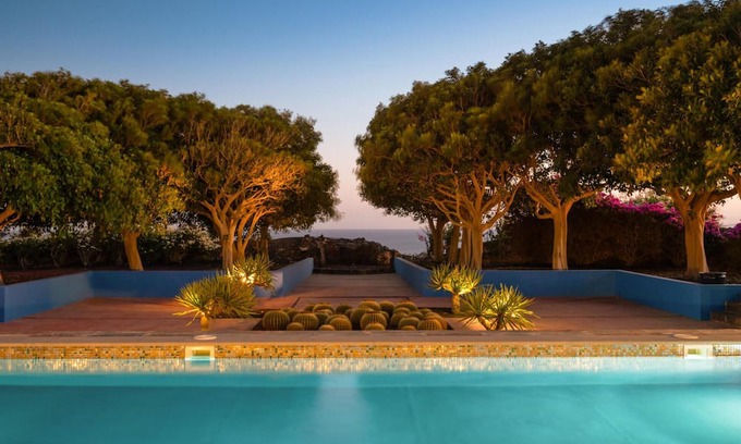 Macher House | Spend a wonderful vacation in the inviting cottage near the sea.