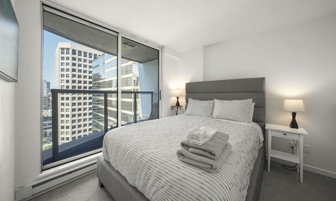 Coal Harbour Condo | Amazing 1 bedroom in Coal Harbour