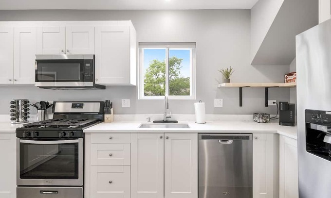 Bensenville Condo | New Stunning 2BED 2BATH Apartment. Close to METRA, O'Hare and Rivers Casino