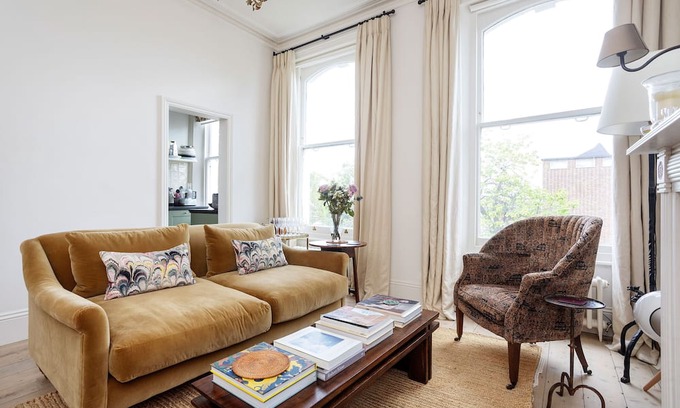 St. Helen's Apartment | Victorian Serenity, by Veeve