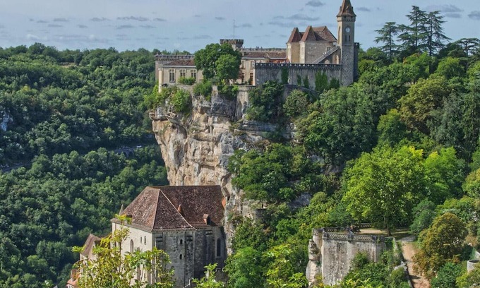Cajarc House | Holiday Home with a terrace near river Lot
