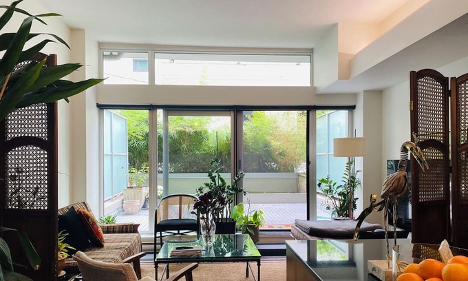 Gastown Apartment | Urban Zen Studio suite - a cozy Central-city retreat