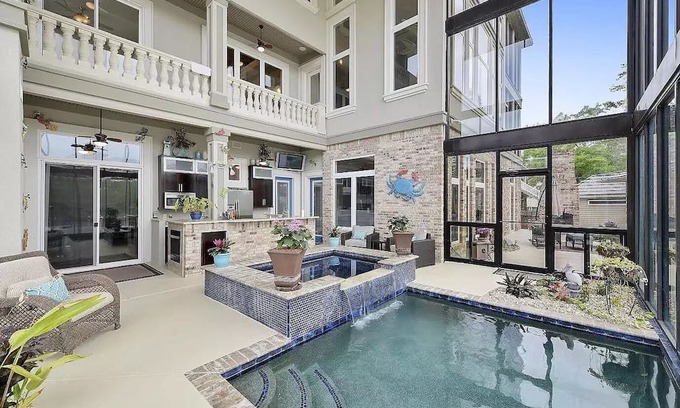 Kiln House | Entire House w/ indoor/outdoor pool and hot tub- Diamondhead, MS
