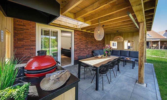 Thorn Villa | Premium Outdoor 8p - Four Bedroom Villa, Sleeps 8
