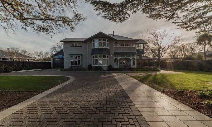 Ilam Villa | Bel Air Mansion