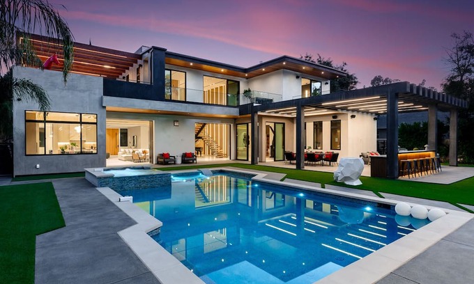 Tarzana Villa | Amazing 5 bedrooms Villa with large swimming pool