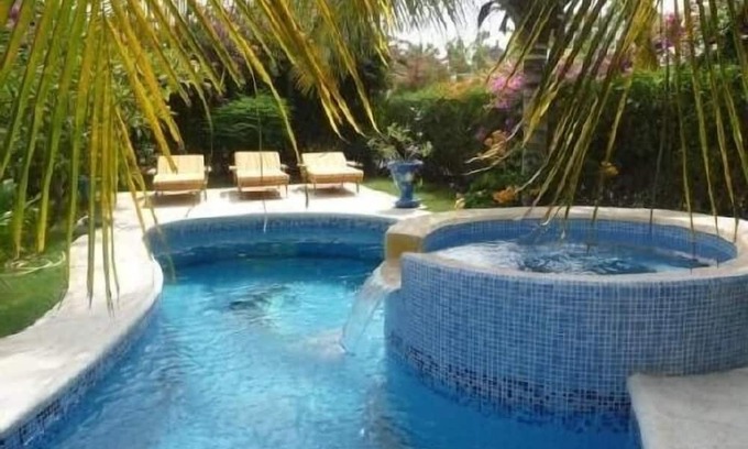 Saly Villa | Dreamlike villa with infinity Jacuzzi and lagoon swimming pool