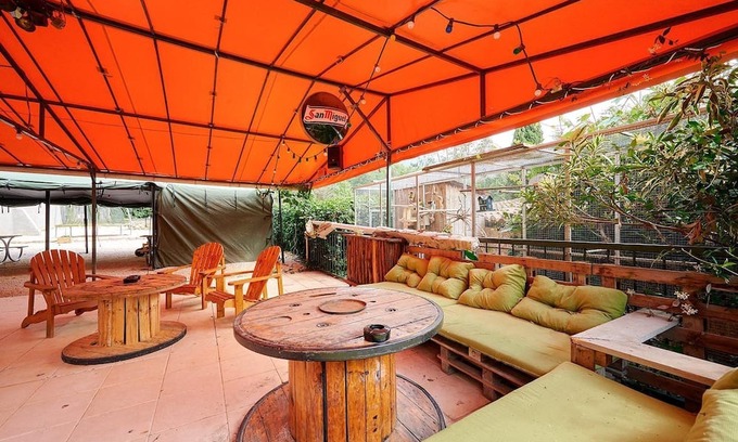 Espira-de-Conflent Ski Chalet | Luxe Sanitary XL 6 pers. Villatents at charm campsite Le Canigou, the Pyrenees