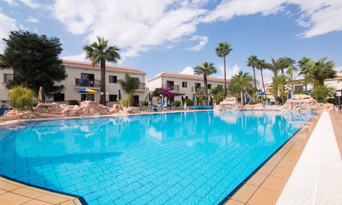 Ayia Napa Hotel | Loutsiana I & II Deluxe Apartments