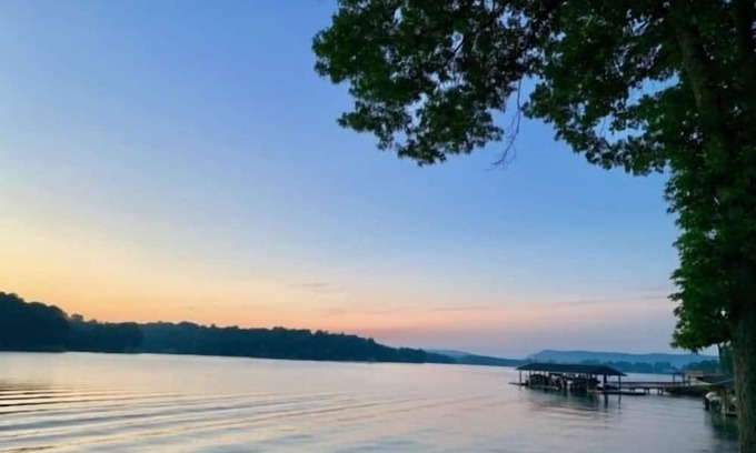North Shore House | Shorely Heaven: WiFi, Disney+, Amazon Prime, YouTubeTV, (2) Kayaks Wide Water Lake Views