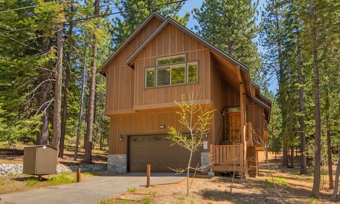 Pioneer Trail House | Stunning 4 Bedroom Home with Hot Tub In Tahoe Paradise-South Lake Tahoe-AC