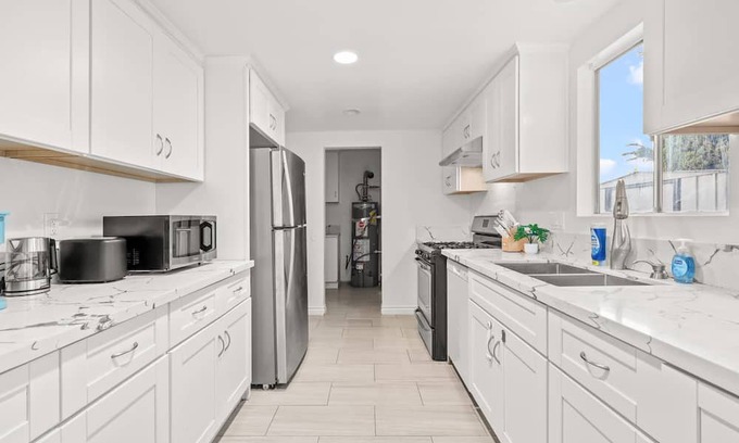 Charter Oak House | 734 Glendora in Glendora