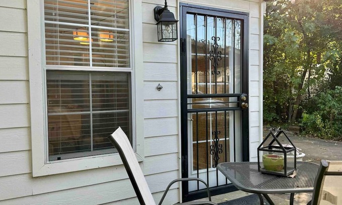 East Memphis Apartment | Moody Blues Studio Perfect for Work or Romance