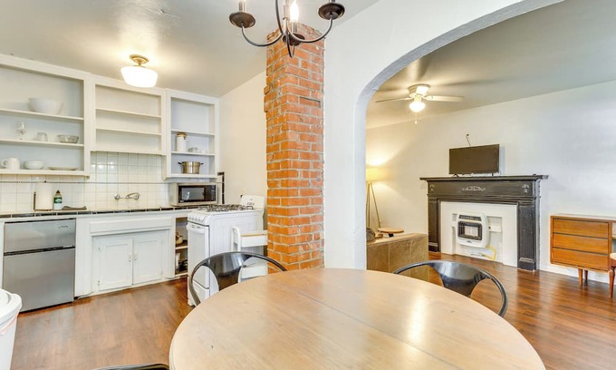 Central Oklahoma City Cottage | Modern OKC Duplex in Plaza: Steps to Shops & Bars!