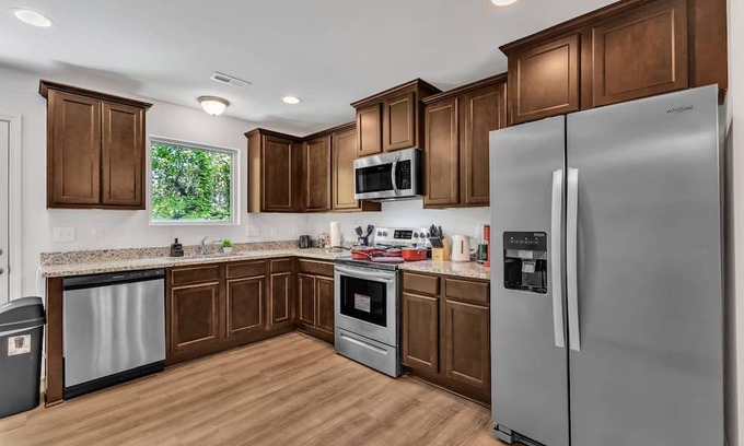 Southwest Raleigh House | King 3BR Townhouse Mins to Cary NC State