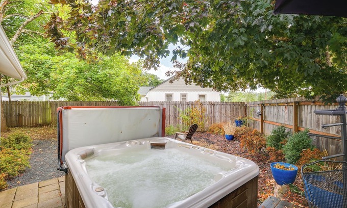 Cottage Grove Cottage | Hot Tub & Fenced Yard: Cozy Cottage Grove Home