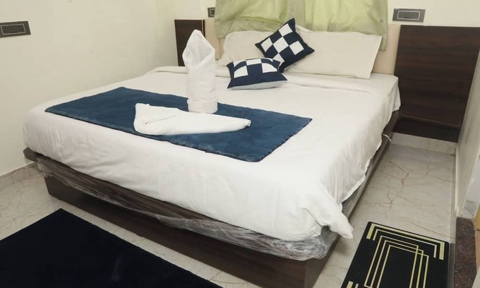 Whitefield Cabin | Hotel Rest O ITPL