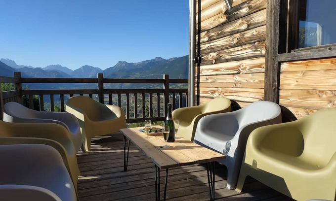 Risoul Ski Chalet | Large 21-person chalet, 15-person chalet with 6-person apartment.