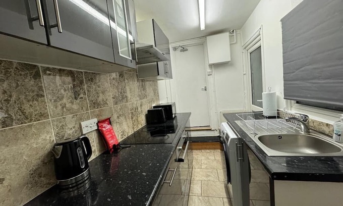 Croham House | South Croydon - Sleeps 4 - Garden - 85WalkingScore