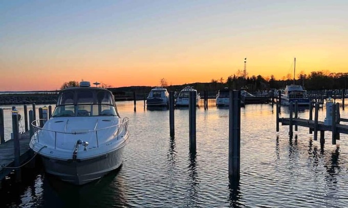 Elk Rapids House | 2 Blocks to beach, town. Close to vineyards, GLEF