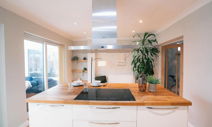 York House | Kick back and relax in this spacious 4-Bedroom Home near York Wildlife Reserve