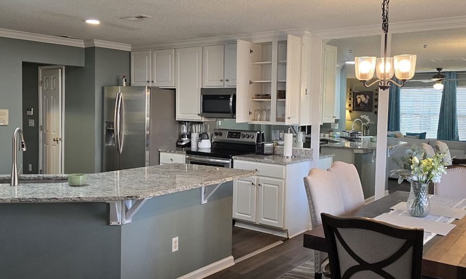 Paw Creek House | Charming King-bed Suite near Uptown Charlotte and CLT airport