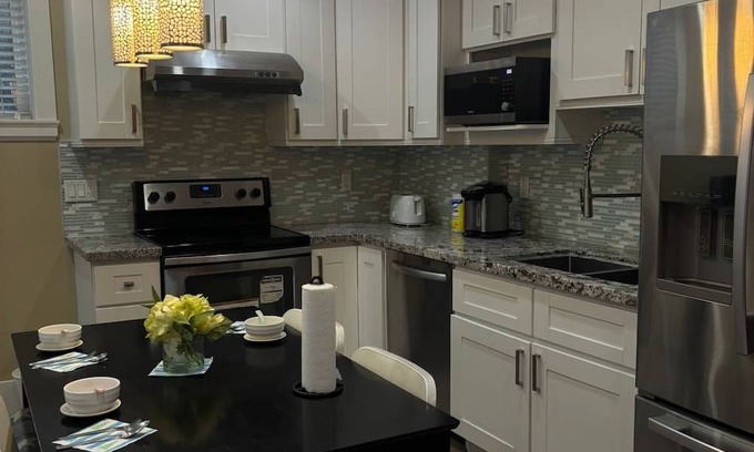Dunbar House | 2 bedrooms in Vancouver west area