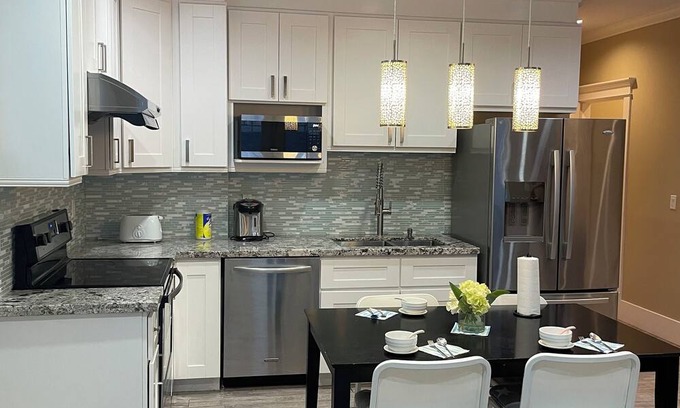 Dunbar House | 2 bedrooms in west side