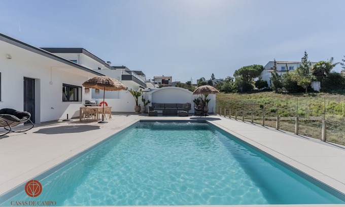 Cadaval Cottage | Your perfect country retreat! Villa with saltwater swimming pool.