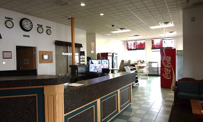 Killam Hotel | Western Budget Plus Killam Krossing