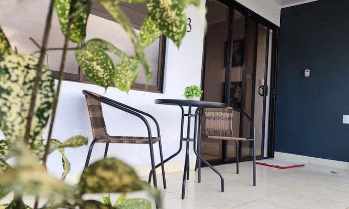 Penjamo House | Charming Tropical Noir, 2-bedroom house with AC, WiFi