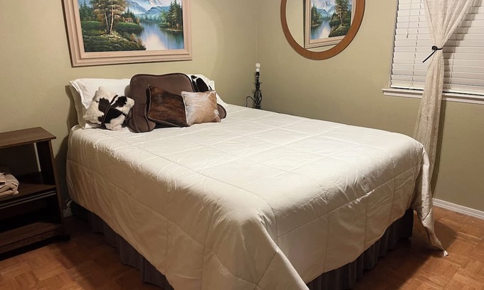 Hanford House | Western Charm: Cozy Rustic Room