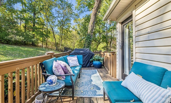Oak Hill House | Spacious Family Retreat: Private 1-Acre Oasis by Radnor Lake, Downtown Nashville