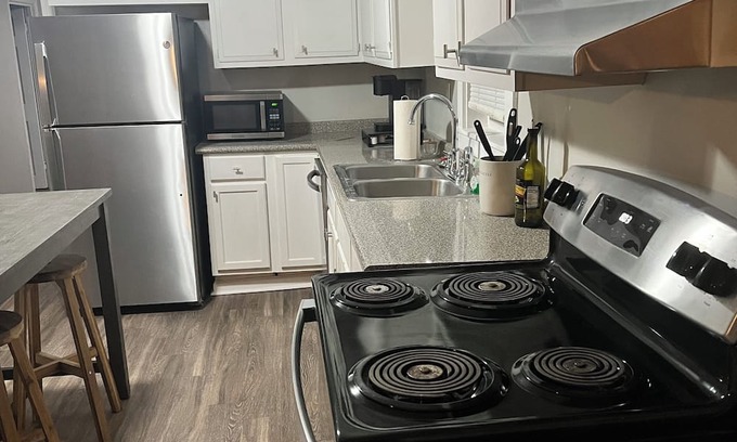 Collierville House | Collierville Cutie! Charming 3-bedroom /3 bath house, sleeps up to 9, spacious