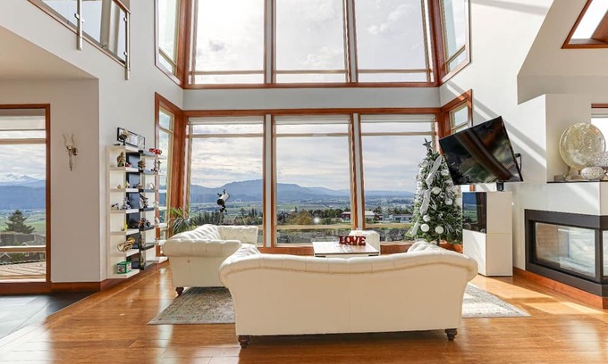 Lower Sumas Mountain House | Luxury Home with a View on Eagle Mountain