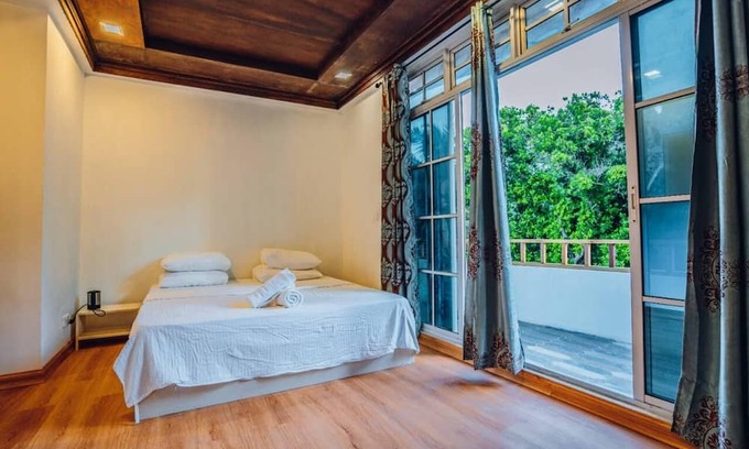 Fuvahmulah House | Spacious 6-bedroom house in marvelous Fuvahmulah with AC, WiFi